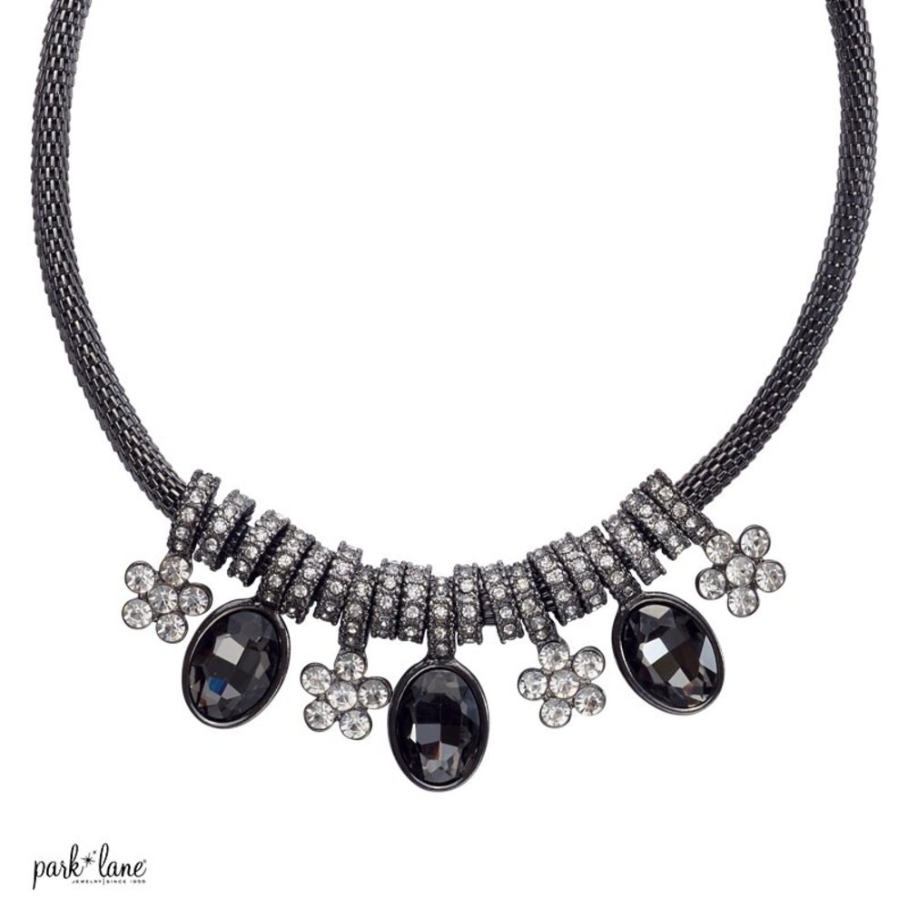 Symphony necklace